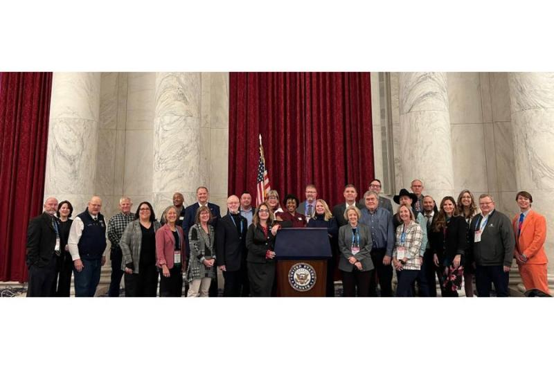 Large group photo of government officials. 